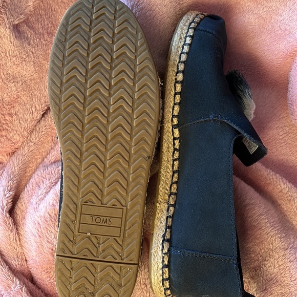 Navy Blue Toms with ombré blue tassel size 8.5. Excellent condition - Picture 4 of 4